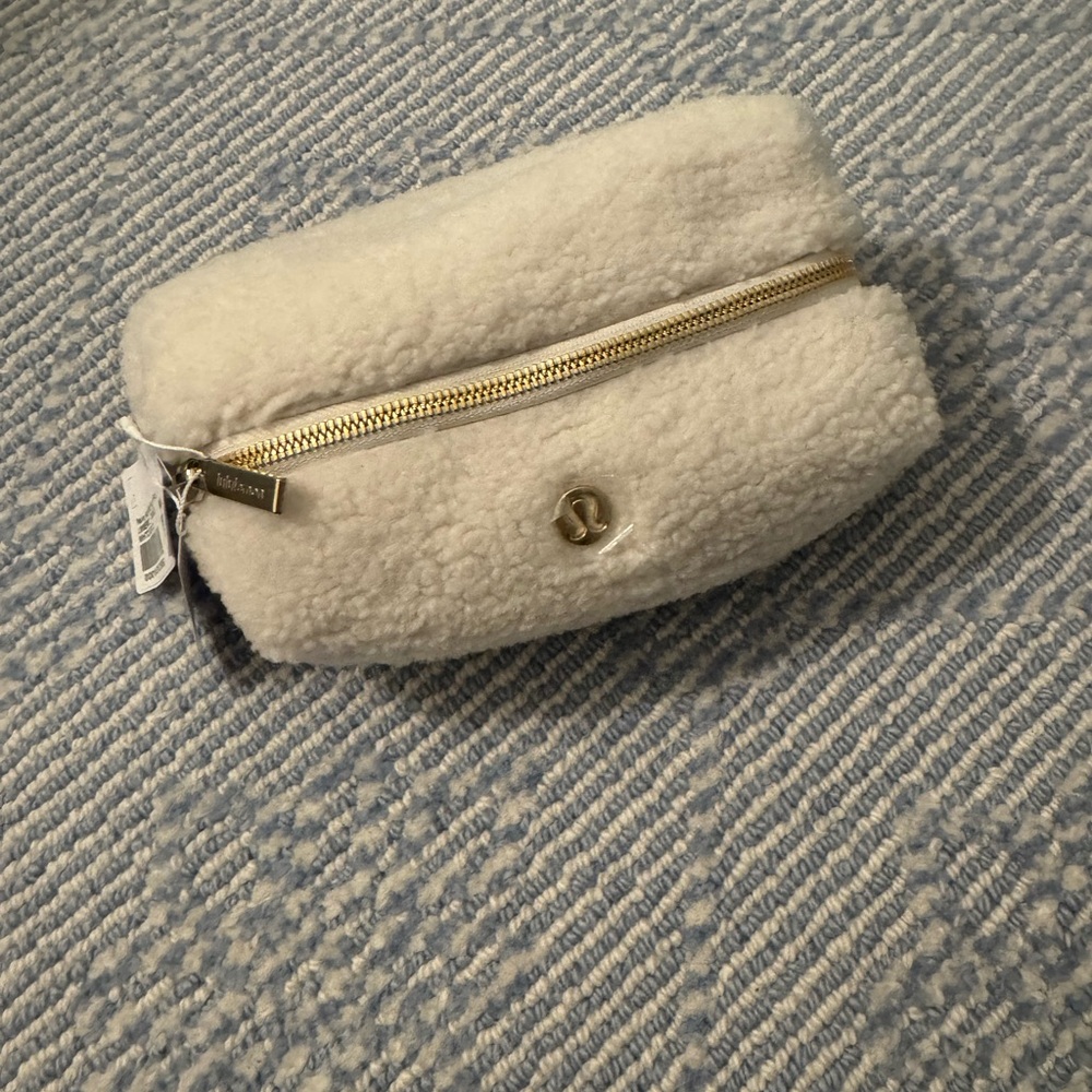 NWT lululemon athletica Cream Sherpa Zip Pouch
